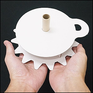 磁石の力で回転するねんどのフィギュア　工作クラフトキット